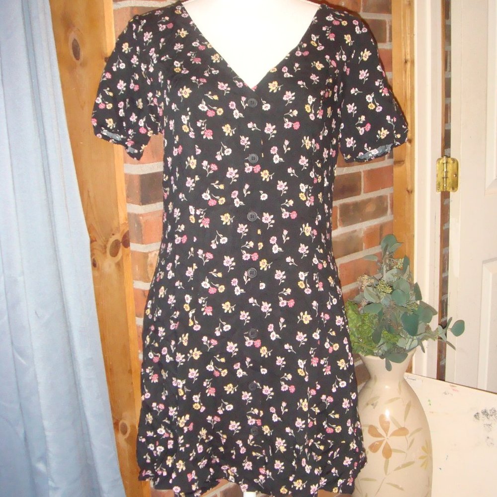 Divided Floral Button Front Cottage Dress 10